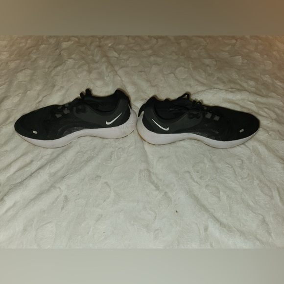 Nike React Escape Run 2 - SZ 8.5 good condition - Picture 3 of 4